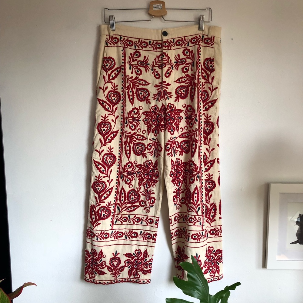 EUC Zara Red + Black Embroidered Cropped pants 🌹